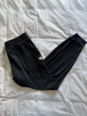 Vuori Dark Grey Jogger Sweatpants with Drawstring size Small Loungewear